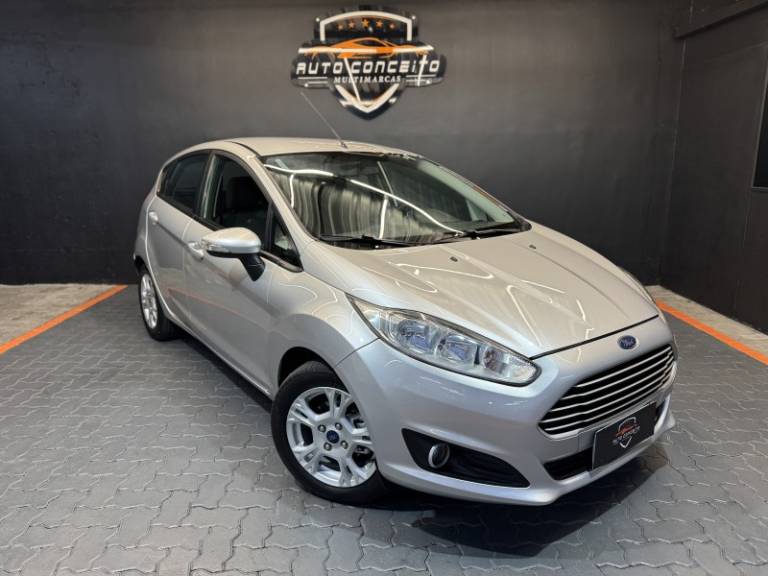 FORD - FIESTA - 2014/2015 - Prata - R$ 47.900,00